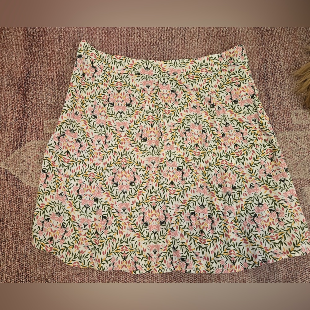 The Loft Outlet Floral wreath print a line mini skirt size 10